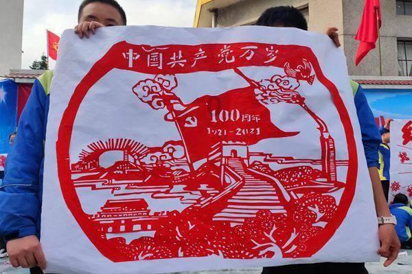 结果让人意想不到！男子酒后搬开花瓶炫耀私房钱，后续怎么样了？游戏画面