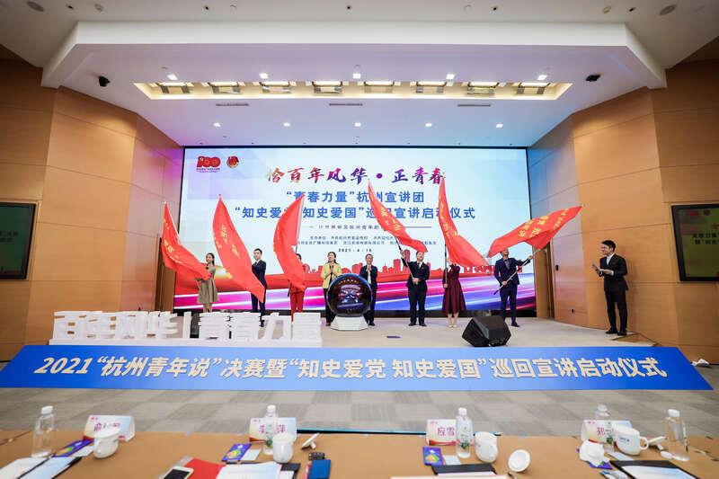 逃离黑与白的房间