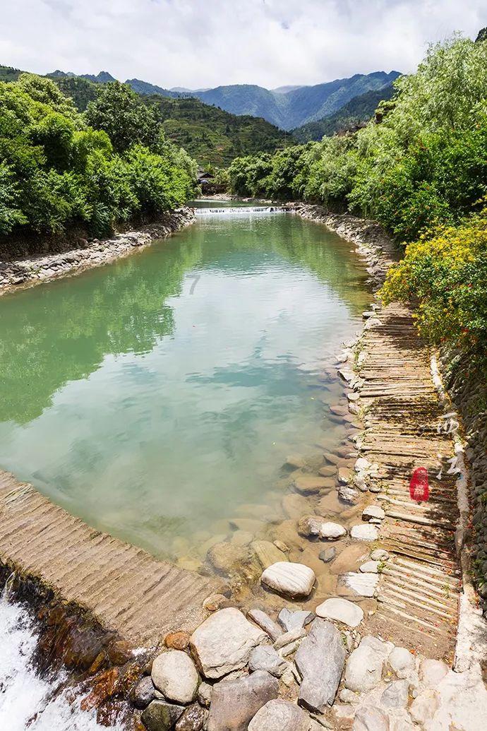 小球进黑洞