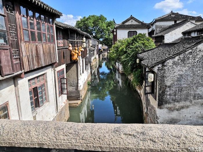 结婚多年同居不同寝，丈夫去世，她守寡38年，102岁说出婚姻实情