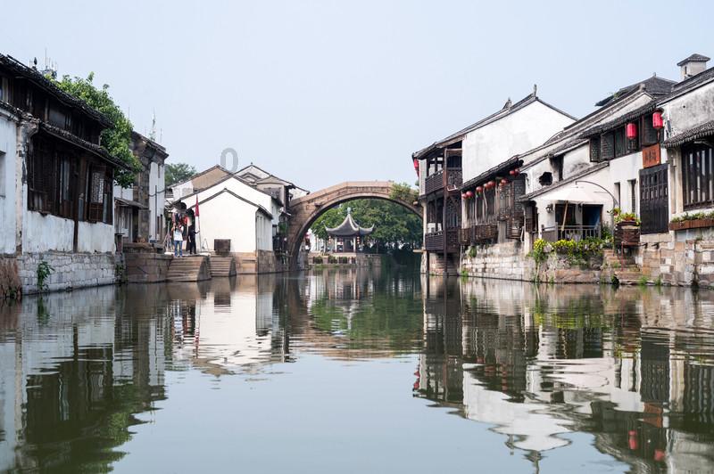 日产轩逸经典后备箱灯可以手动关吗？